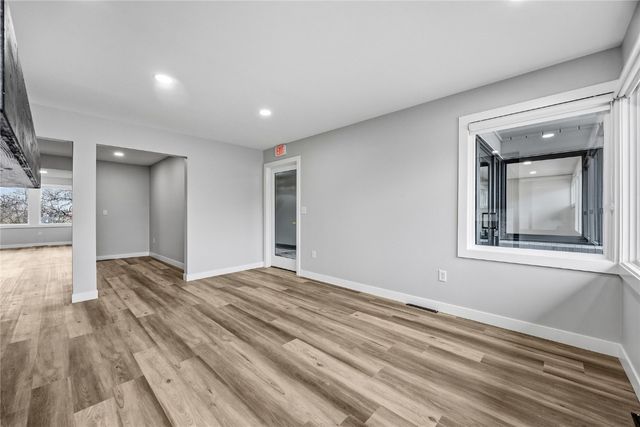 4245 1st Avenue SE B, Cedar Rapids, IA 52402