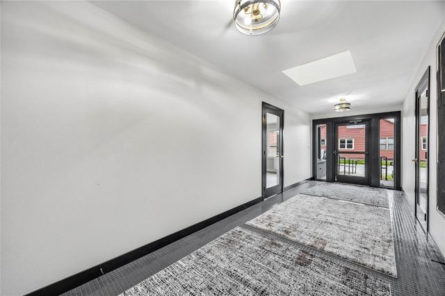 4245 1st Avenue SE B, Cedar Rapids, IA 52402