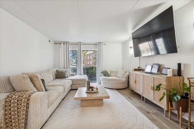 13933 James Drive 816, Crestwood, IL 60418