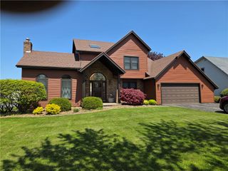 70 Crestway Lane, Greece, NY 14612