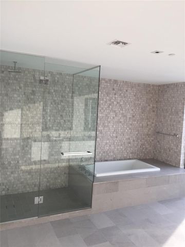 88 SW 7th St 3711, Miami, FL 33130