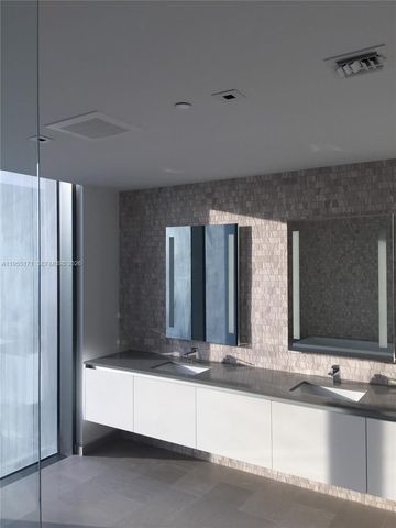 88 SW 7th St 3711, Miami, FL 33130