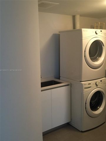 88 SW 7th St 3711, Miami, FL 33130