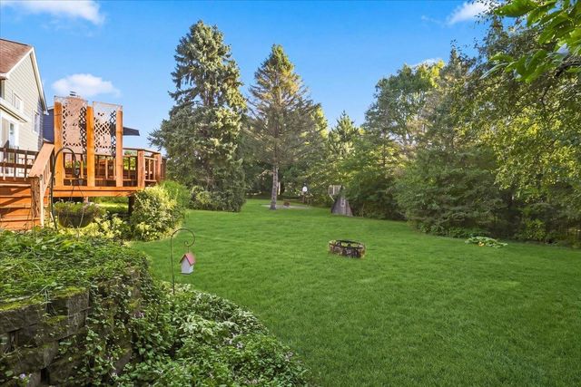 558 Hyde Avenue N, Mahtomedi, MN 55115