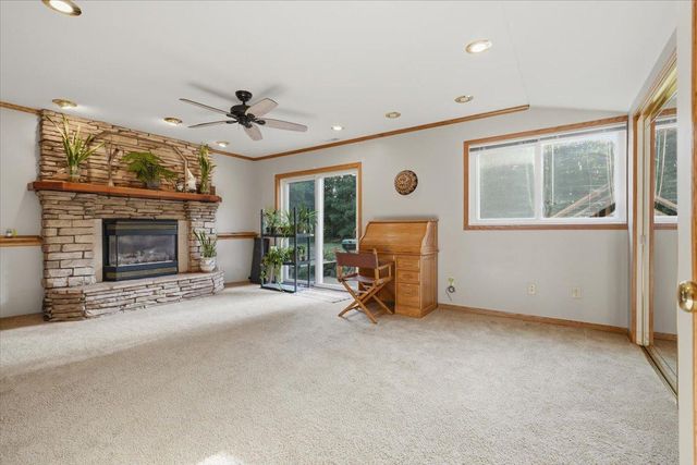 558 Hyde Avenue N, Mahtomedi, MN 55115