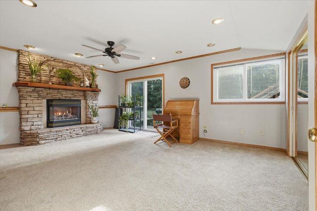 558 Hyde Avenue N, Mahtomedi, MN 55115