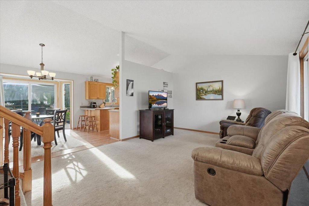 558 Hyde Avenue N, Mahtomedi, MN 55115 — photo 2
