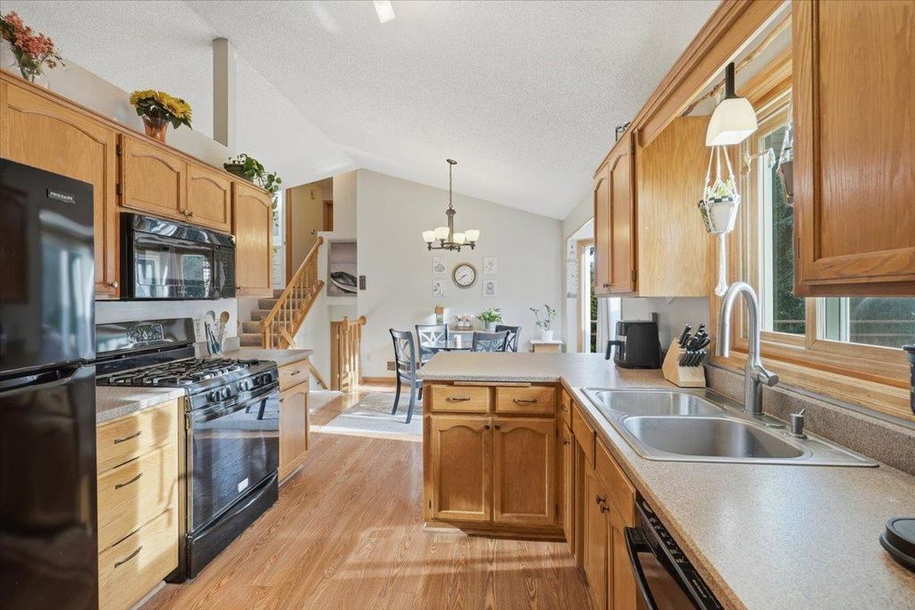558 Hyde Avenue N, Mahtomedi, MN 55115 — photo 5