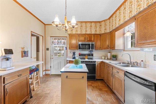 913 W Main Street, Collinsville, IL 62234