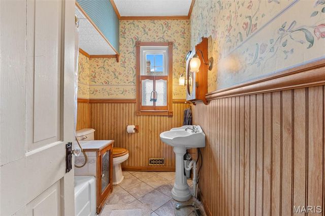 913 W Main Street, Collinsville, IL 62234