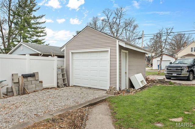 913 W Main Street, Collinsville, IL 62234