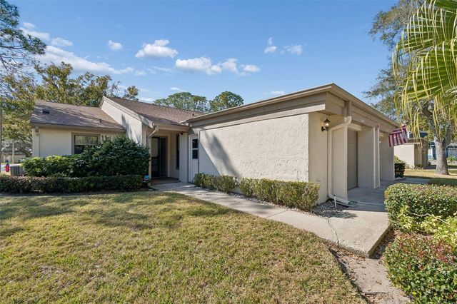 2501 OAK CIRCLE 2501, Tarpon Springs, FL 34689