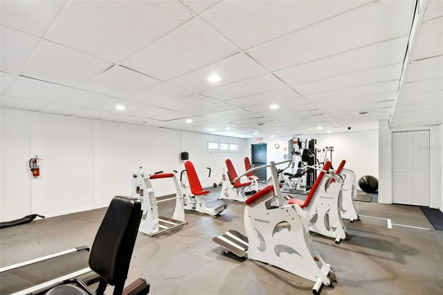 2501 OAK CIRCLE 2501, Tarpon Springs, FL 34689