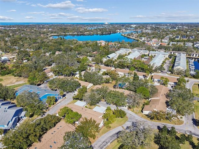 2501 OAK CIRCLE 2501, Tarpon Springs, FL 34689