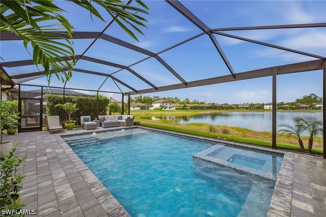 9396 Glenforest DR, Naples, FL 34120