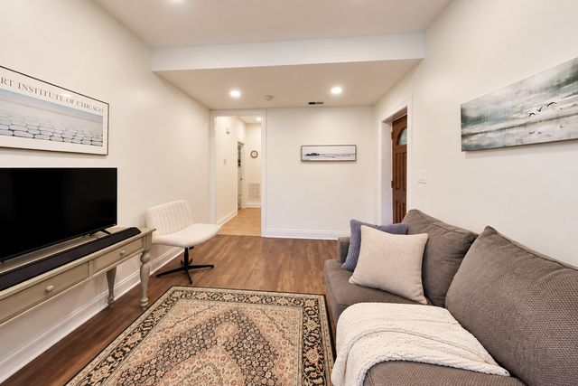 2532 W Haddon Avenue, Chicago, IL 60622