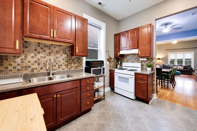 2532 W Haddon Avenue, Chicago, IL 60622
