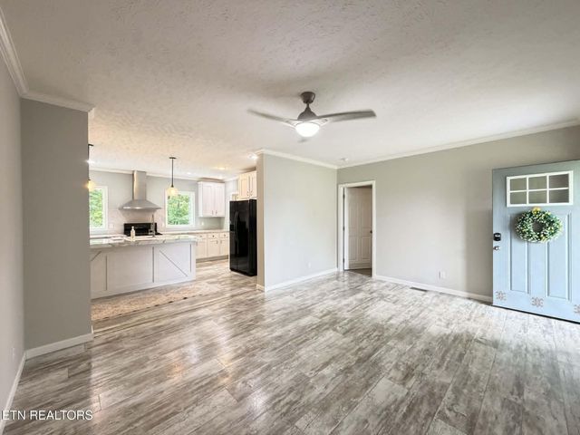 381 Dixon Rd, Crossville, TN 38571
