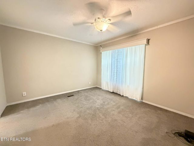 381 Dixon Rd, Crossville, TN 38571