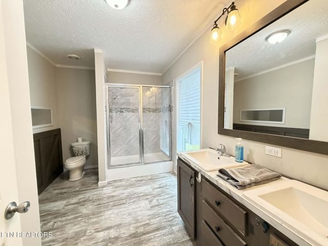 381 Dixon Rd, Crossville, TN 38571