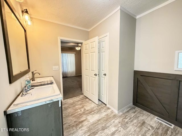 381 Dixon Rd, Crossville, TN 38571