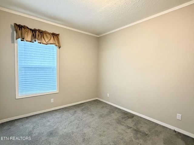 381 Dixon Rd, Crossville, TN 38571