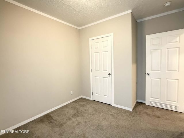 381 Dixon Rd, Crossville, TN 38571