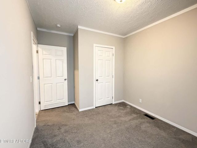 381 Dixon Rd, Crossville, TN 38571