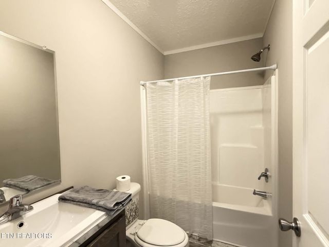 381 Dixon Rd, Crossville, TN 38571