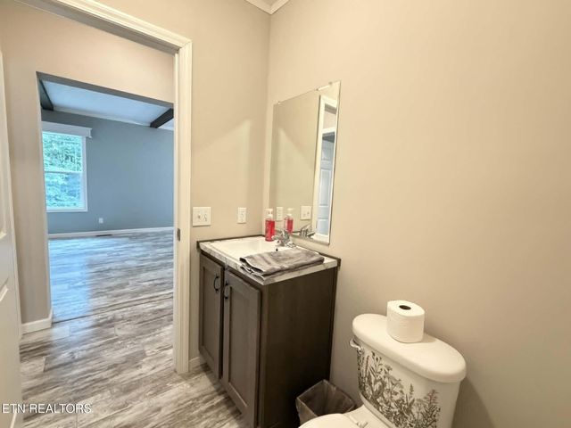 381 Dixon Rd, Crossville, TN 38571
