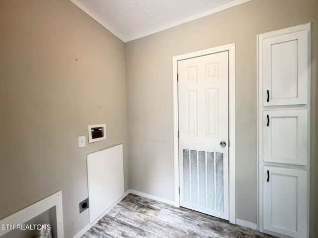 381 Dixon Rd, Crossville, TN 38571