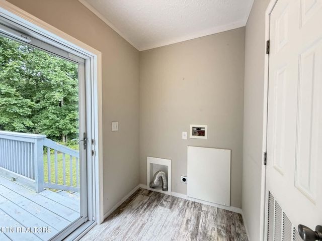 381 Dixon Rd, Crossville, TN 38571