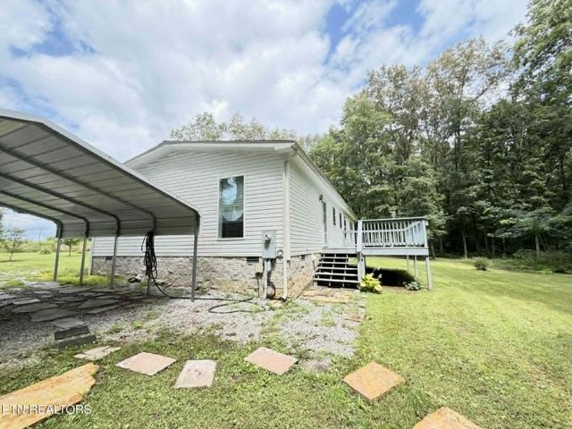 381 Dixon Rd, Crossville, TN 38571