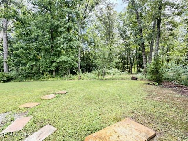 381 Dixon Rd, Crossville, TN 38571