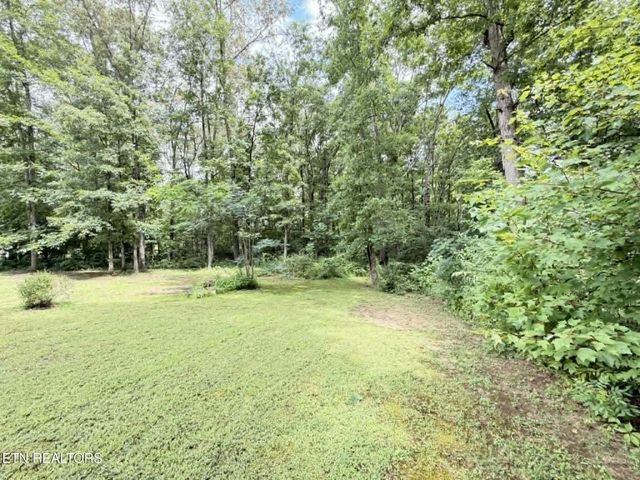 381 Dixon Rd, Crossville, TN 38571