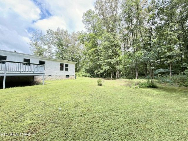 381 Dixon Rd, Crossville, TN 38571