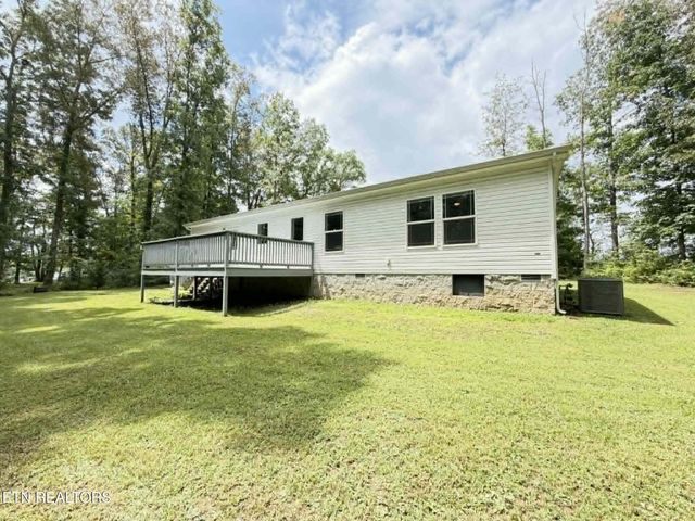 381 Dixon Rd, Crossville, TN 38571