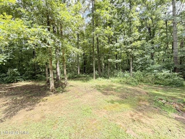 381 Dixon Rd, Crossville, TN 38571
