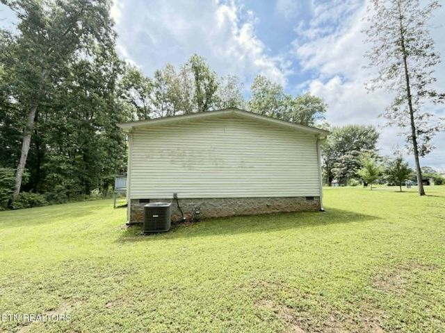 381 Dixon Rd, Crossville, TN 38571
