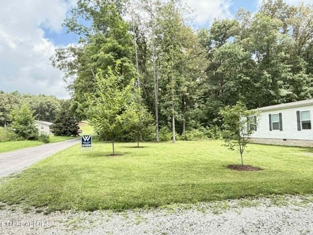 381 Dixon Rd, Crossville, TN 38571