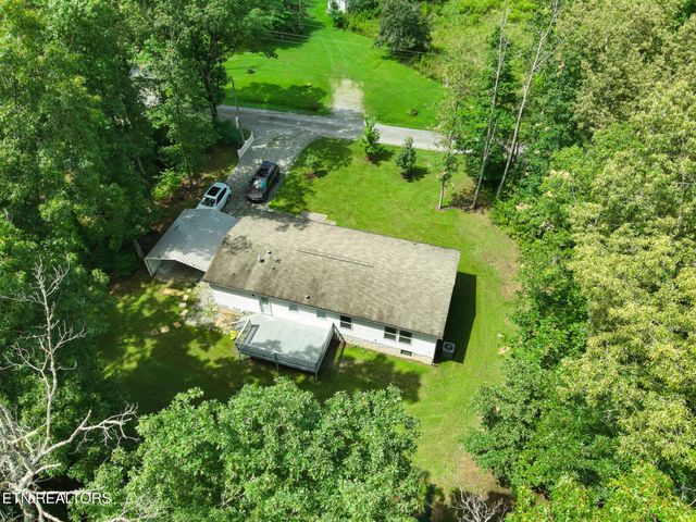 381 Dixon Rd, Crossville, TN 38571