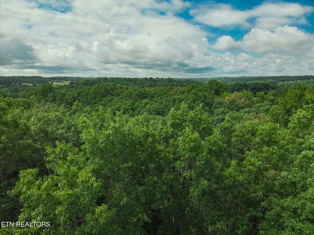 381 Dixon Rd, Crossville, TN 38571
