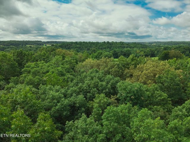381 Dixon Rd, Crossville, TN 38571