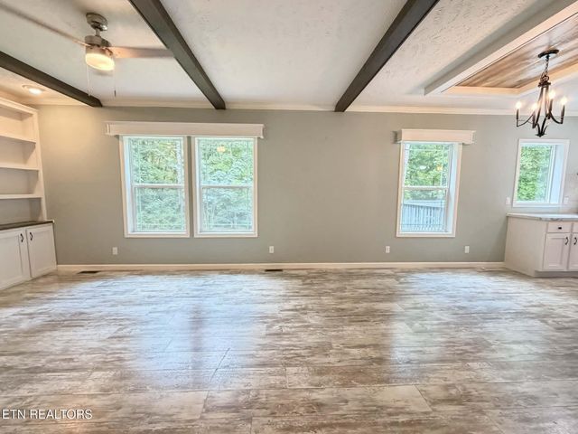 381 Dixon Rd, Crossville, TN 38571