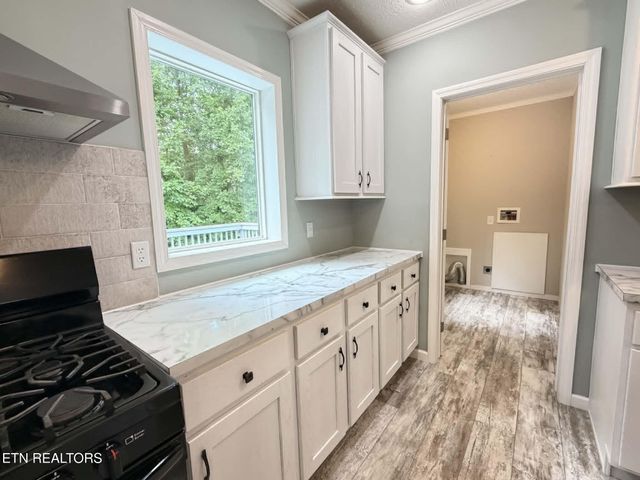 381 Dixon Rd, Crossville, TN 38571