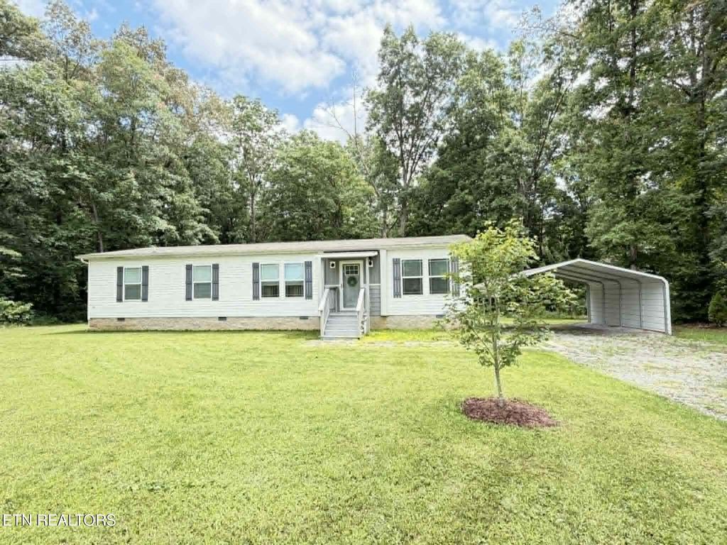 381 Dixon Rd, Crossville, TN 38571