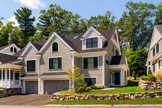 75 Johnson Woods Dr 75, Reading, MA 01867