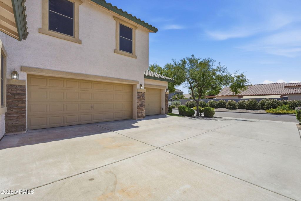 38301 N CAROLINA Avenue, San Tan Valley, AZ 85140 — photo 2
