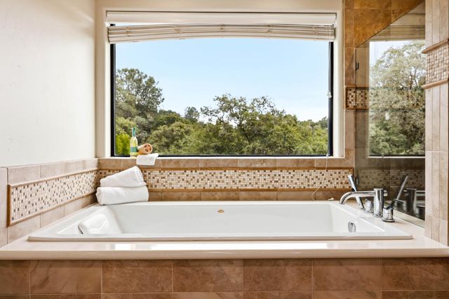 6997 Chili Hill Rd, Newcastle, CA 95658
