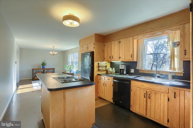 115 JUNIPER DR, Camp Hill, PA 17011